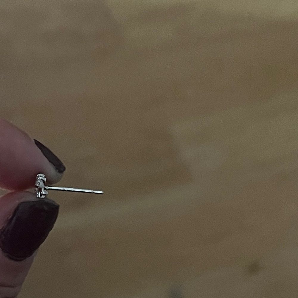 The Mini Leaf dainty stud earrings in cubic zirconia and 925 - Picture 9 of 10